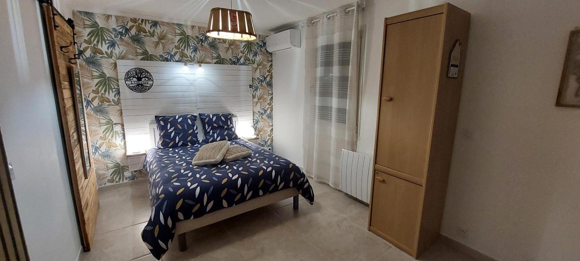 Gite De L'Olivier, Classe, Climatise, Jardin Avec Parking Gratuit Devant Le Logement Et A 5 Minutes Du Centre-Ville A Pied LʼIsle-sur-la-Sorgue Exterior foto